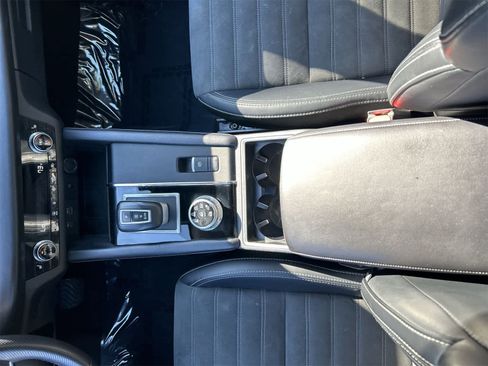 Used 2024 Mitsubishi Outlander SE image 16