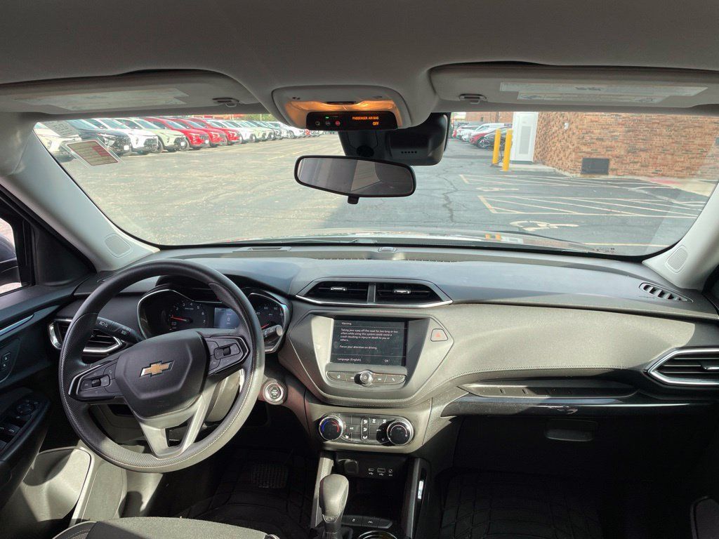Used 2021 Chevrolet TrailBlazer LT FWD image 16