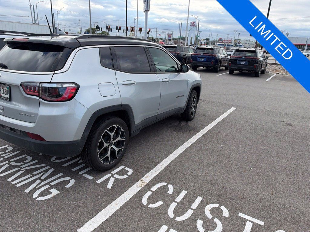 Used 2025 Jeep Compass Limited w/ Sun & Sound Group AWD/4WD image 4