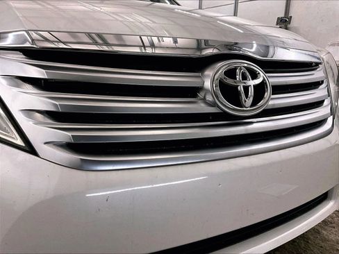 Used 2012 Toyota Avalon image 30