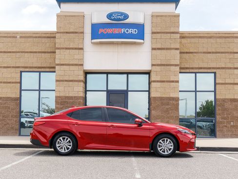 Used 2025 Toyota Camry LE FWD image 5