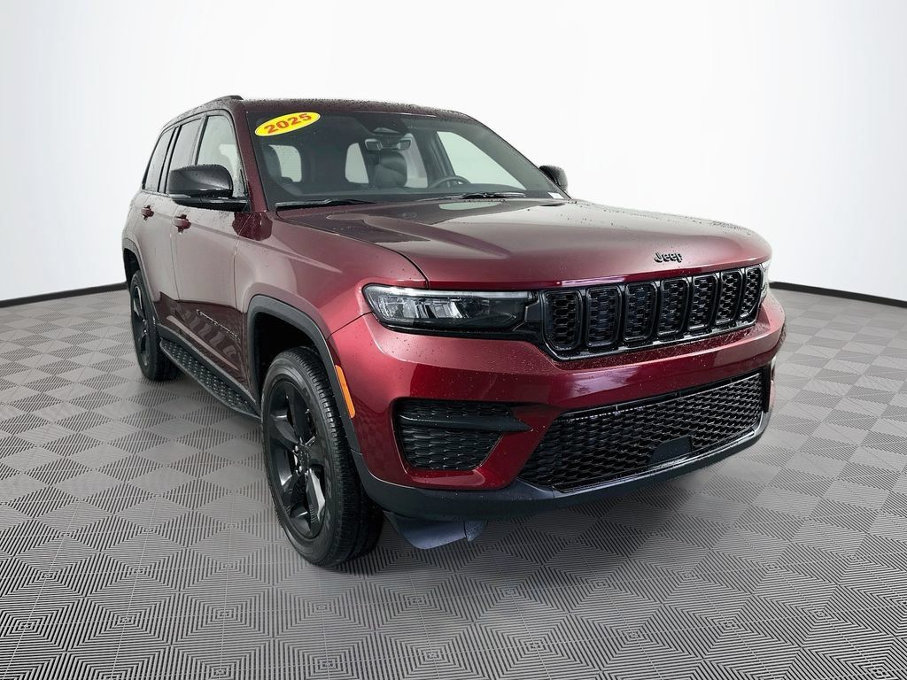 Certified 2025 Jeep Grand Cherokee Altitude AWD/4WD image 2