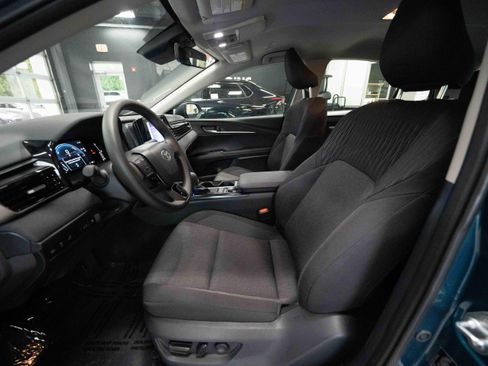Used 2025 Toyota Camry LE w/ Convenience Package FWD image 9