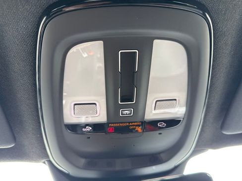 Used 2025 Volvo XC40 B5 Core image 29