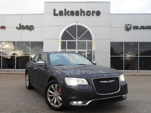 Used 2015 Chrysler 300 C w/ Light Group image 3