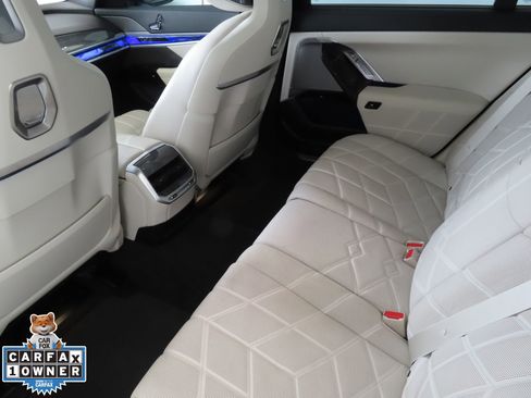 Used 2023 BMW 760i xDrive w/ Executive Package image 25