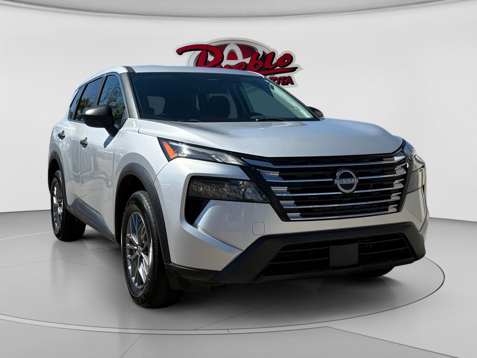 Used 2024 Nissan Rogue S AWD/4WD image 7