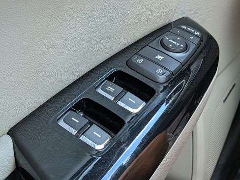 Used 2020 Kia Sportage SX FWD image 21