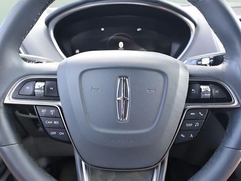 Used 2020 Lincoln Nautilus Reserve AWD/4WD image 25