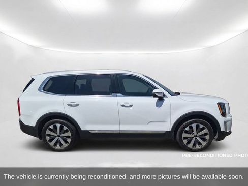 Used 2022 Kia Telluride EX w/ EX Premium Package FWD image 4