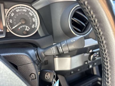 Used 2022 Toyota Tacoma SR5 w/ Technology Package RWD image 54