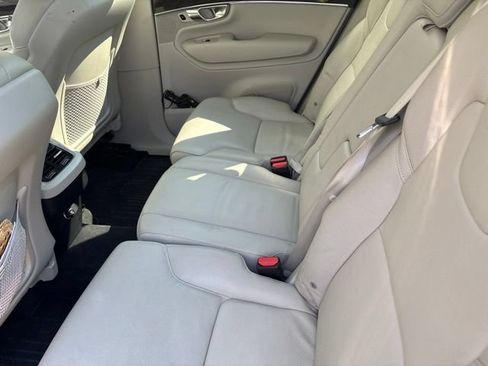 Used 2019 Volvo XC90 T6 Momentum AWD/4WD image 17