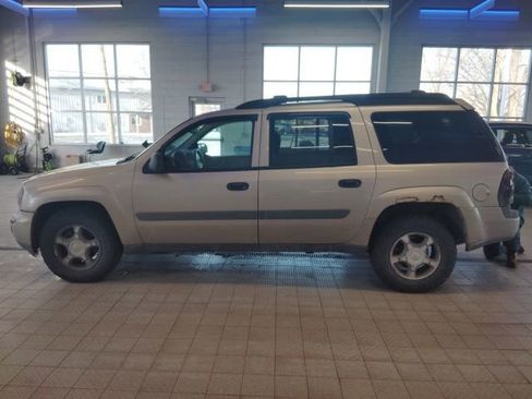 Used 2005 Chevrolet TrailBlazer EXT LT w/ LS Preferred Equipment Group image 2