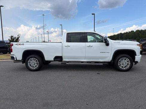 Used 2020 Chevrolet Silverado 2500 High Country AWD/4WD image 4