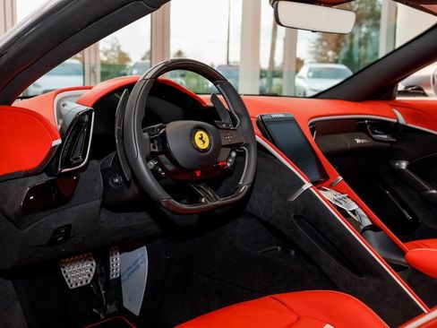 Used 2024 Ferrari Roma Spider image 28