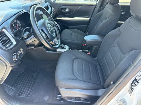 Certified 2022 Jeep Renegade Latitude w/ Convenience Group AWD/4WD image 25