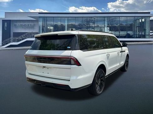 New 2025 Lincoln Navigator L Reserve w/ Jet Appearance Package image 8