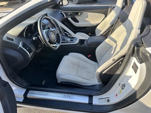 Used 2018 Jaguar F-TYPE Convertible RWD image 11