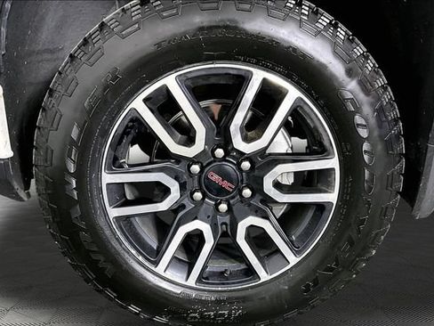 Used 2025 GMC Sierra 1500 AT4 w/ AT4 Premium Package AWD/4WD image 25