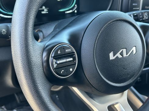 Certified 2025 Kia Soul LX w/ LX Technology Package FWD image 23
