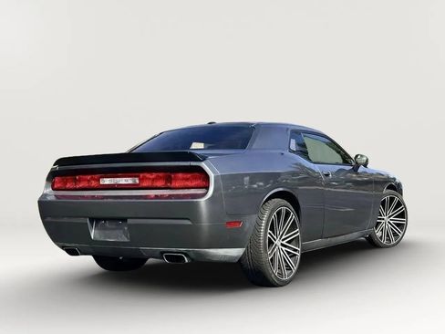 Used 2011 Dodge Challenger RWD image 17