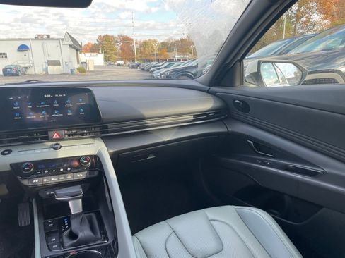 Used 2025 Hyundai Elantra Limited image 33