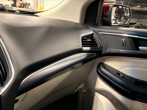 Used 2017 Ford Edge Titanium image 29