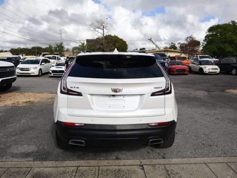 Used 2022 Cadillac XT4 Sport w/ Enhanced Visibility Package FWD image 4