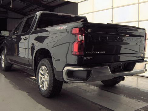 Used 2023 Chevrolet Silverado 1500 LT AWD/4WD image 4