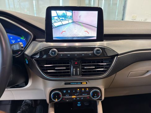 Used 2022 Ford Escape Titanium FWD image 11