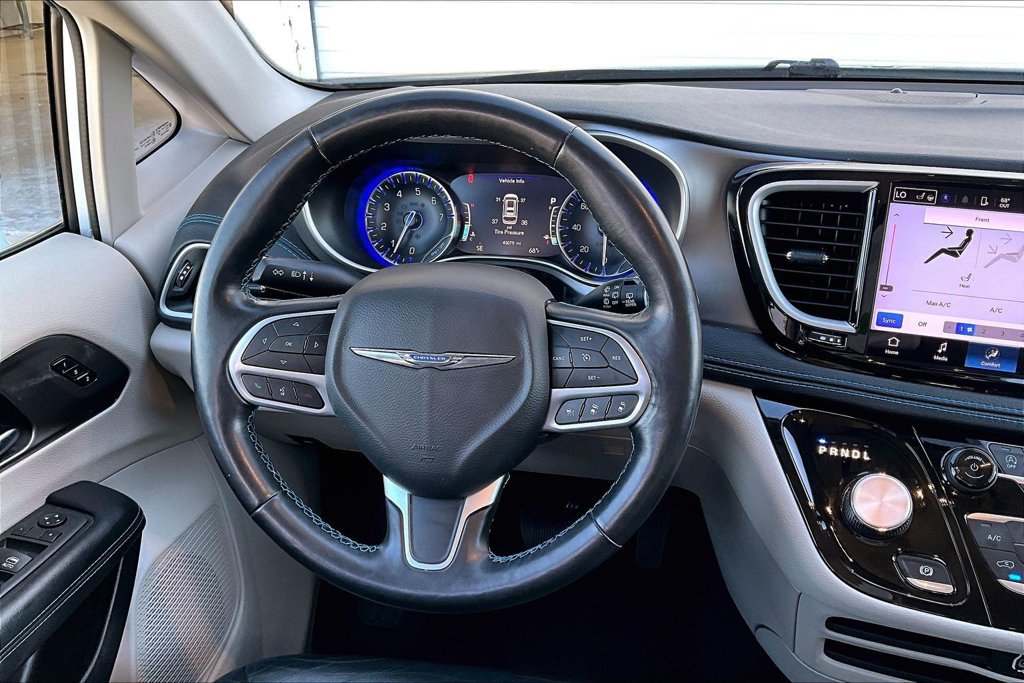 Used 2021 Chrysler Pacifica Touring-L AWD/4WD image 6