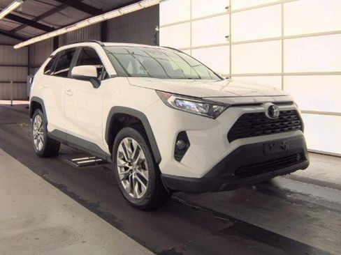 Used 2019 Toyota RAV4 XLE Premium image 4