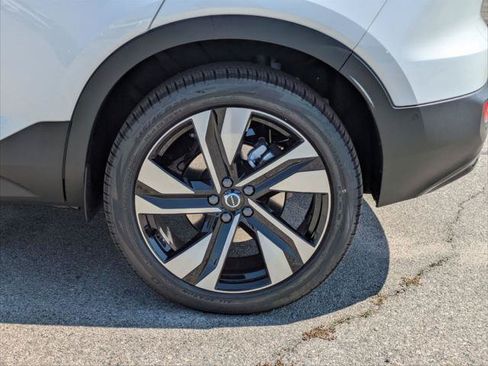 New 2026 Volvo XC40 B5 Ultra w/ Climate Package AWD/4WD image 6