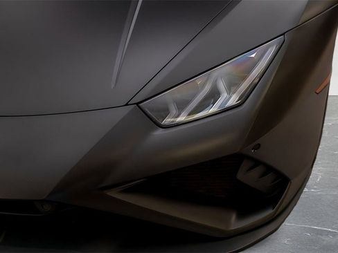 Used 2020 Lamborghini Huracan EVO image 5