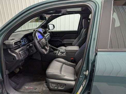 Used 2025 Toyota 4Runner TRD Off-Road Premium AWD/4WD image 15