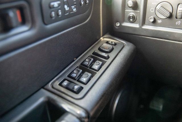 Used 2005 HUMMER H2 w/ Preferred Equipment Group AWD/4WD image 40