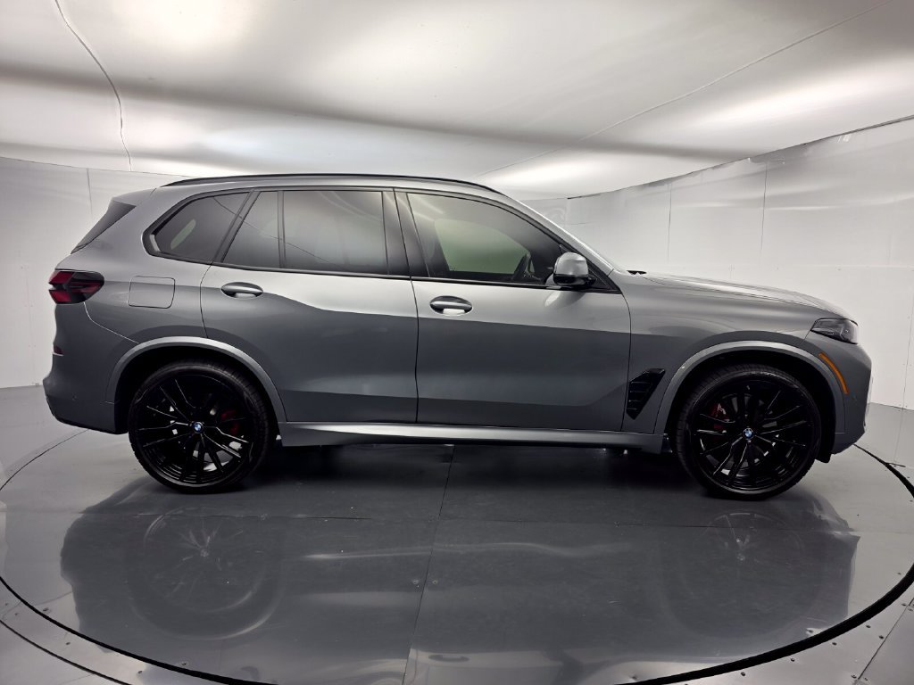 Certified 2026 BMW X5 xDrive40i w/ M Sport Package AWD/4WD image 3