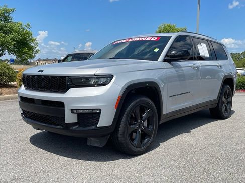 Used 2023 Jeep Grand Cherokee L Limited w/ Black Appearance Package AWD/4WD image 3