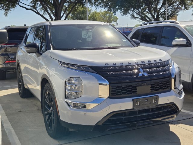 Used 2023 Mitsubishi Outlander SE Black Edition FWD image 1