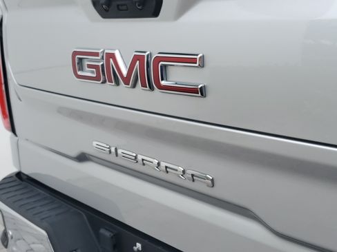 Used 2022 GMC Sierra 1500 SLT w/ SLT Premium Plus Package AWD/4WD image 11
