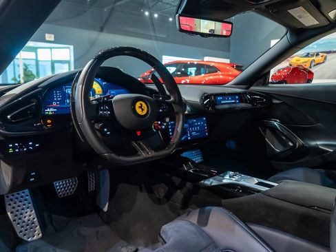 Certified 2025 Ferrari 12Cilindri RWD image 28