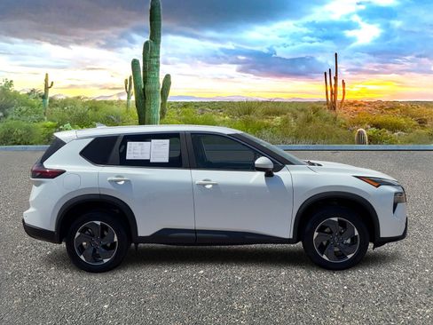 Certified 2025 Nissan Rogue SV image 6