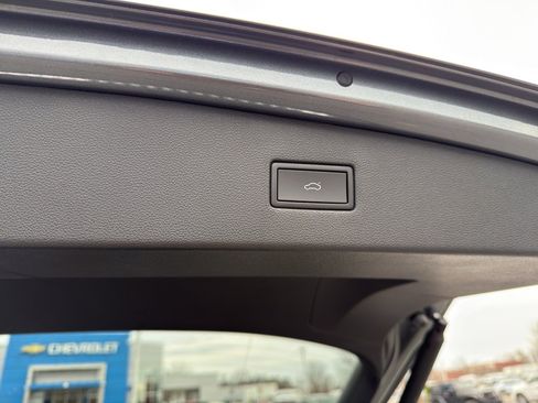 Used 2022 Volkswagen Tiguan SE image 29