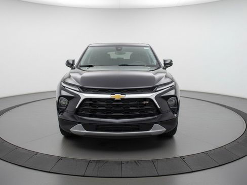 Used 2025 Chevrolet Blazer LT image 2