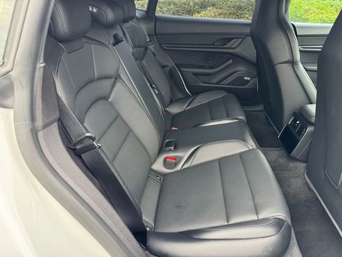 Used 2022 Porsche Taycan image 23