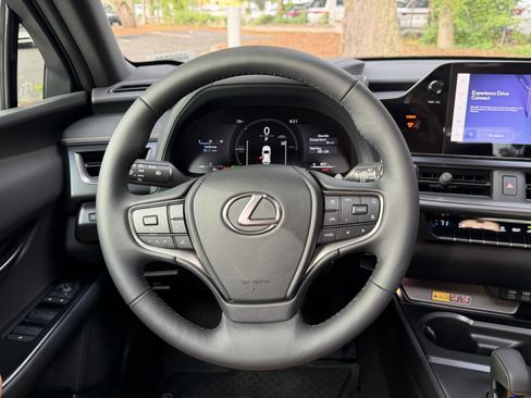 Certified 2026 Lexus UX 300h FWD image 33