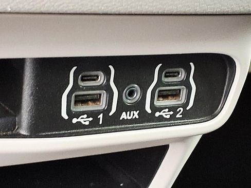 Used 2021 Chrysler Voyager Lxi FWD image 19