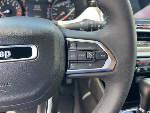 Used 2025 Jeep Compass Limited AWD/4WD image 39