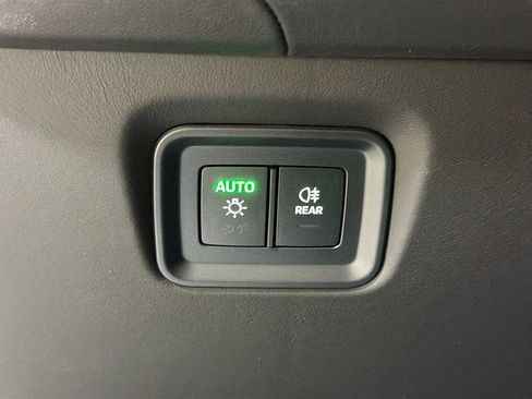 Used 2025 Porsche Cayenne Turbo AWD/4WD image 36