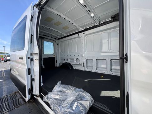 New 2025 Ford Transit 250 148 Medium Roof image 17